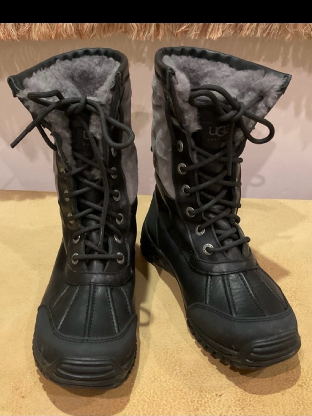 UGG Adirondack Leather Boots size 6